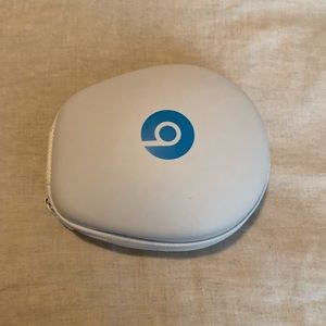 Electric blue beats by Dre